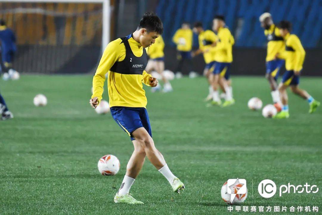 包含瑞士足球职业联赛外援球员表现出色，全力以赴的词条