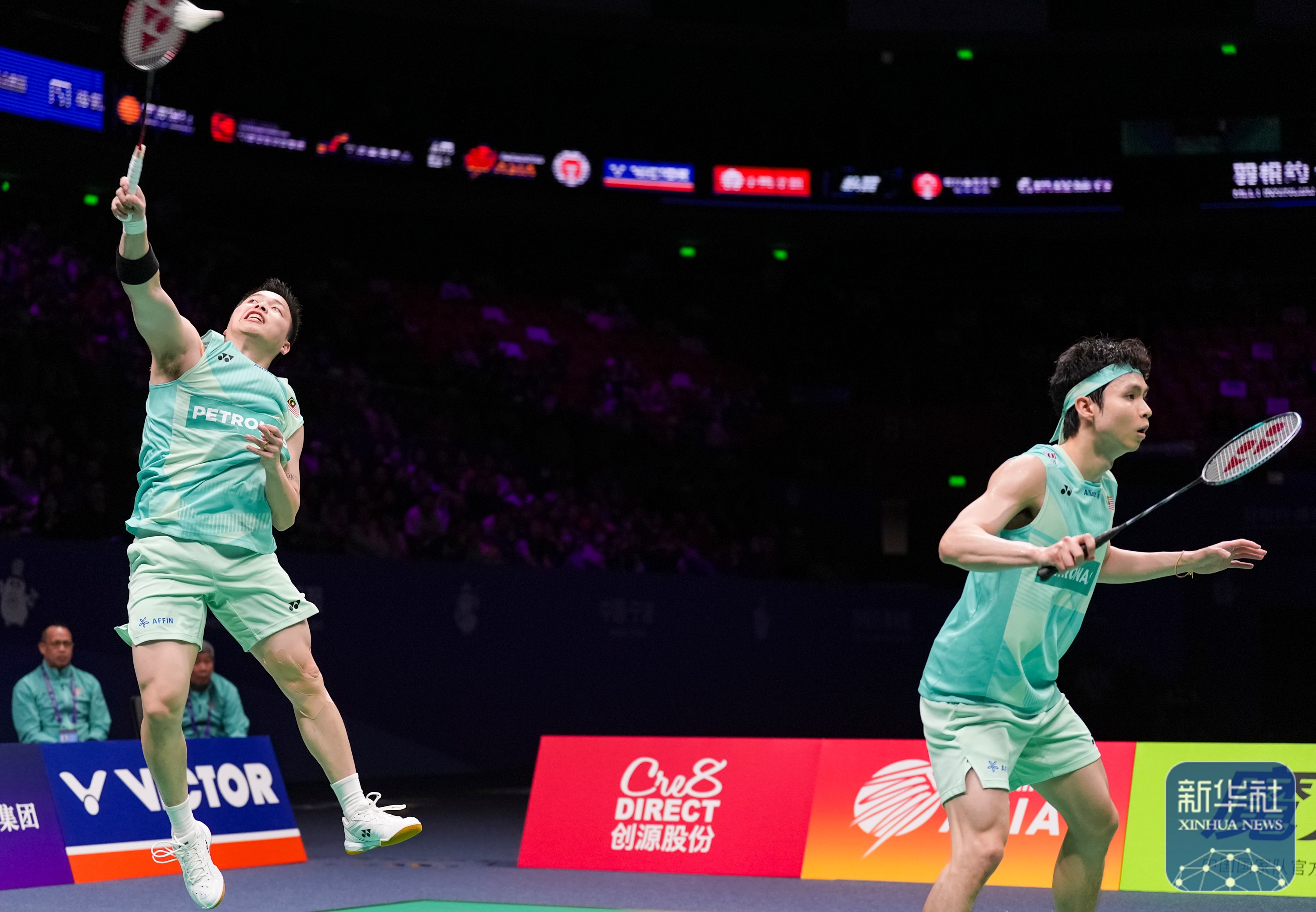 世俱杯奖金-羽毛球赛场上，选手技高一筹，连胜在望的简单介绍