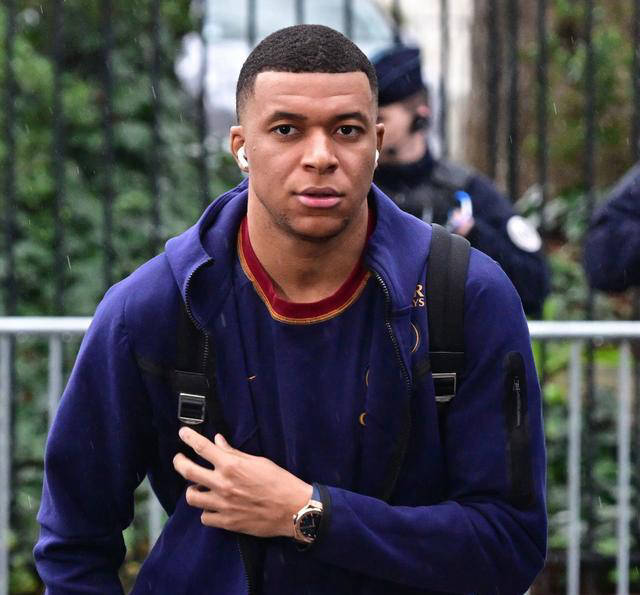 包含马德里封闭训练现场，战术调整无硝烟的词条