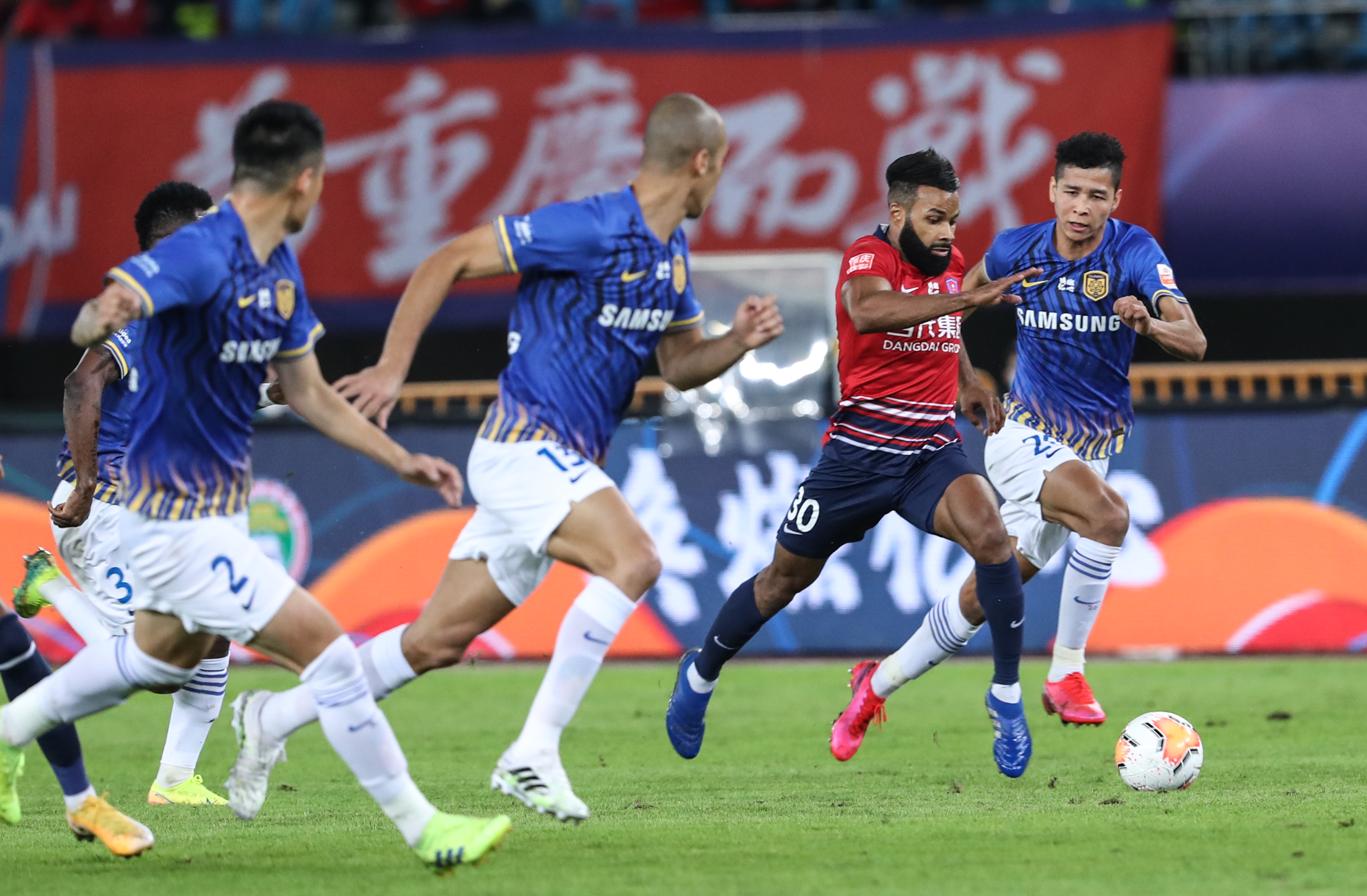 天津天海客场战平江苏苏宁，难解难分