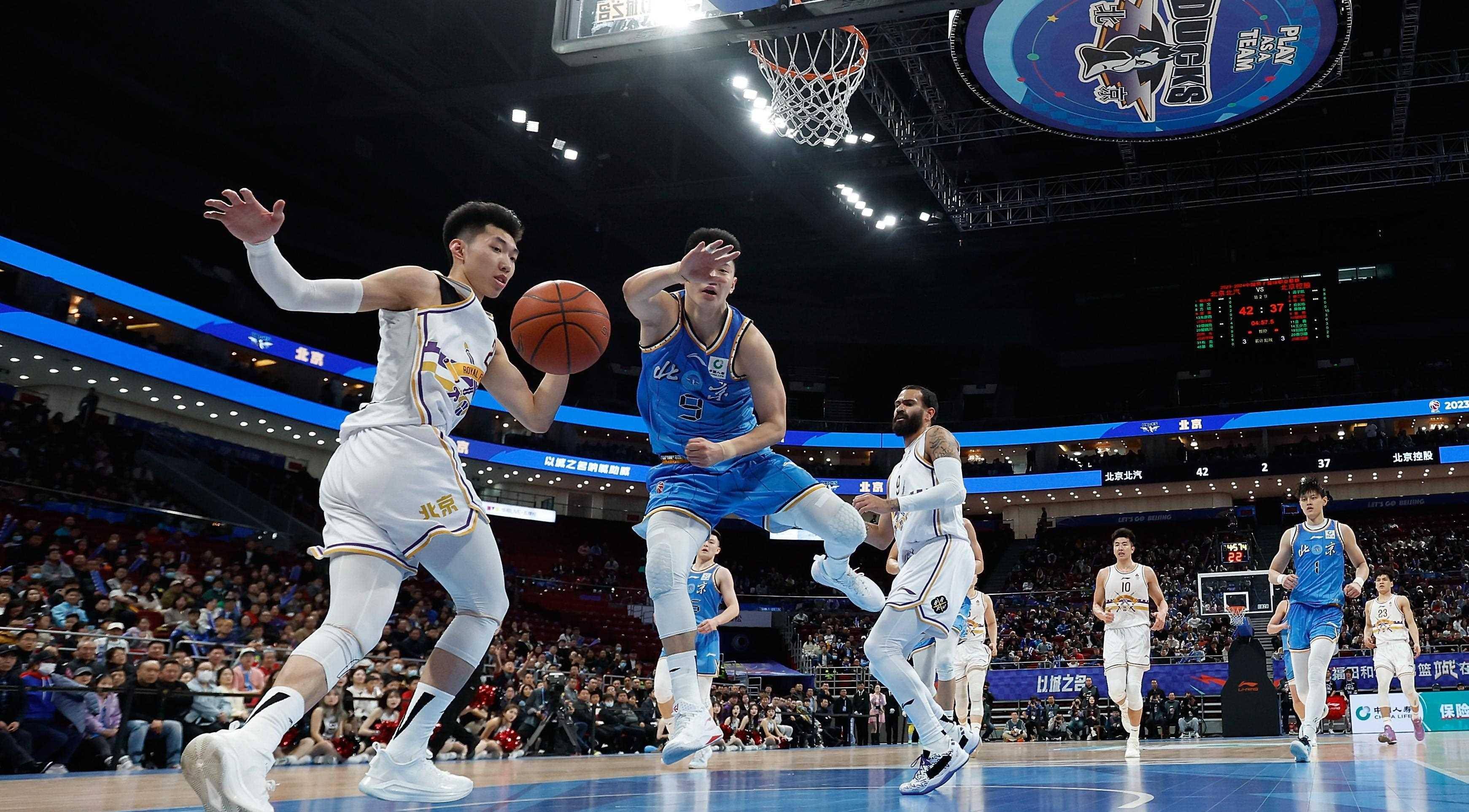 世俱杯冠军-国内篮球赛事吸引众多球迷关注