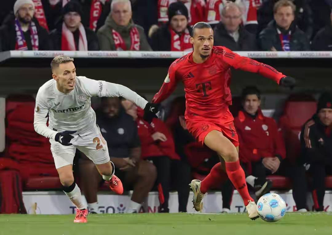 包含弗莱堡与莱比锡争夺争冠席位激烈火拼的词条