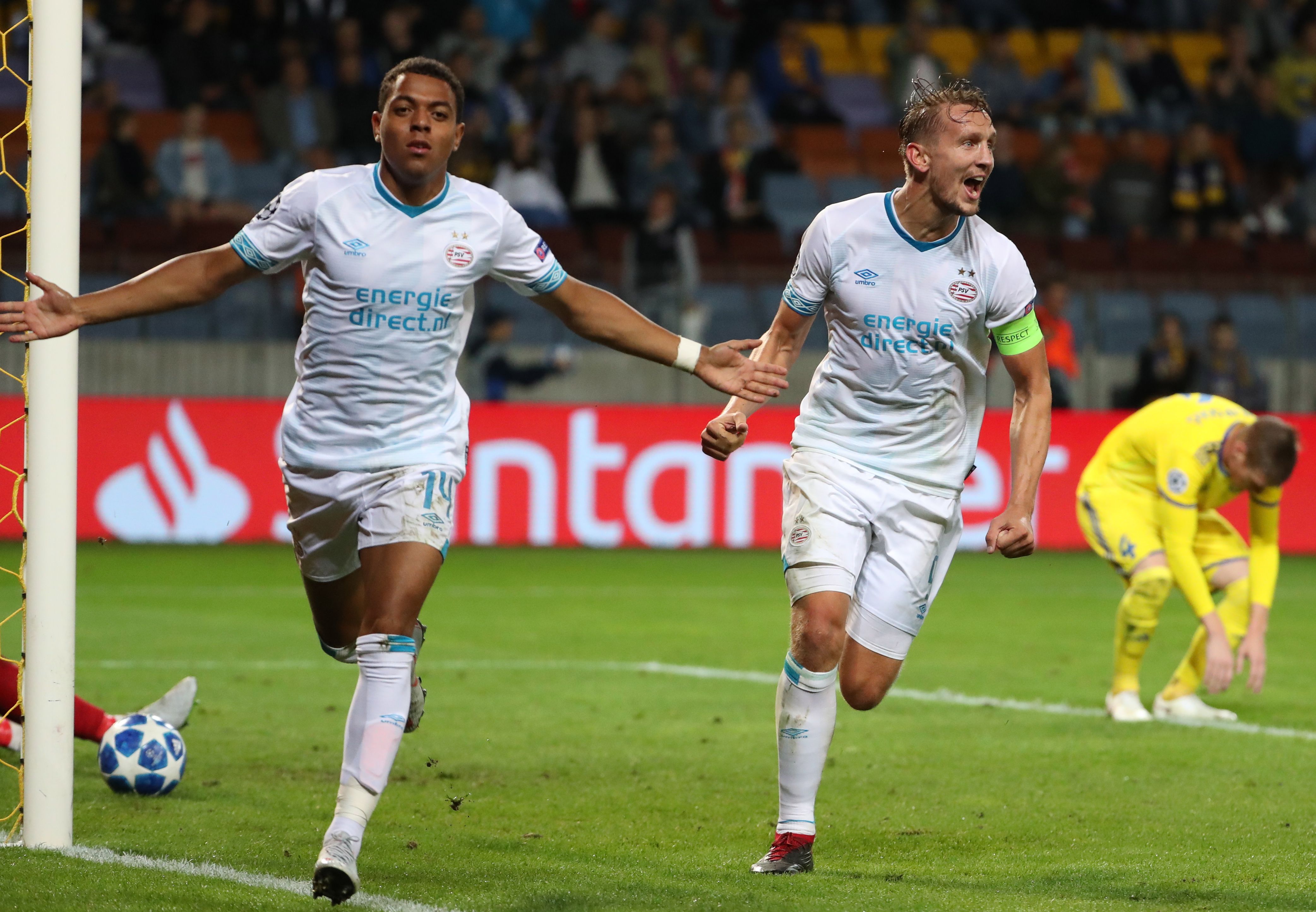 荷兰队士气高涨，备战次回合更进一步