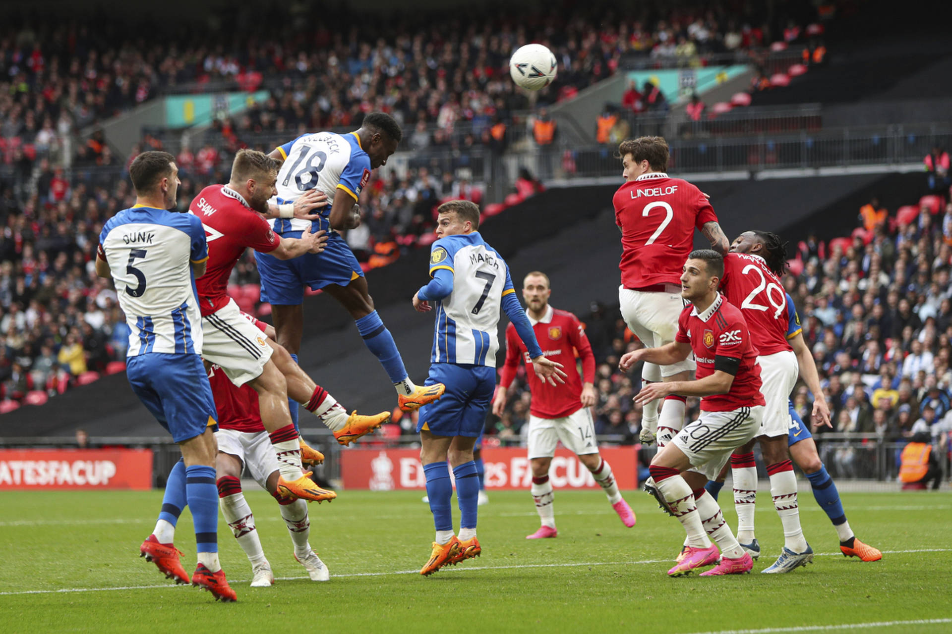 世俱杯奖金-包含普雷斯顿主场战胜伯恩茅斯，提前跻身前四的词条