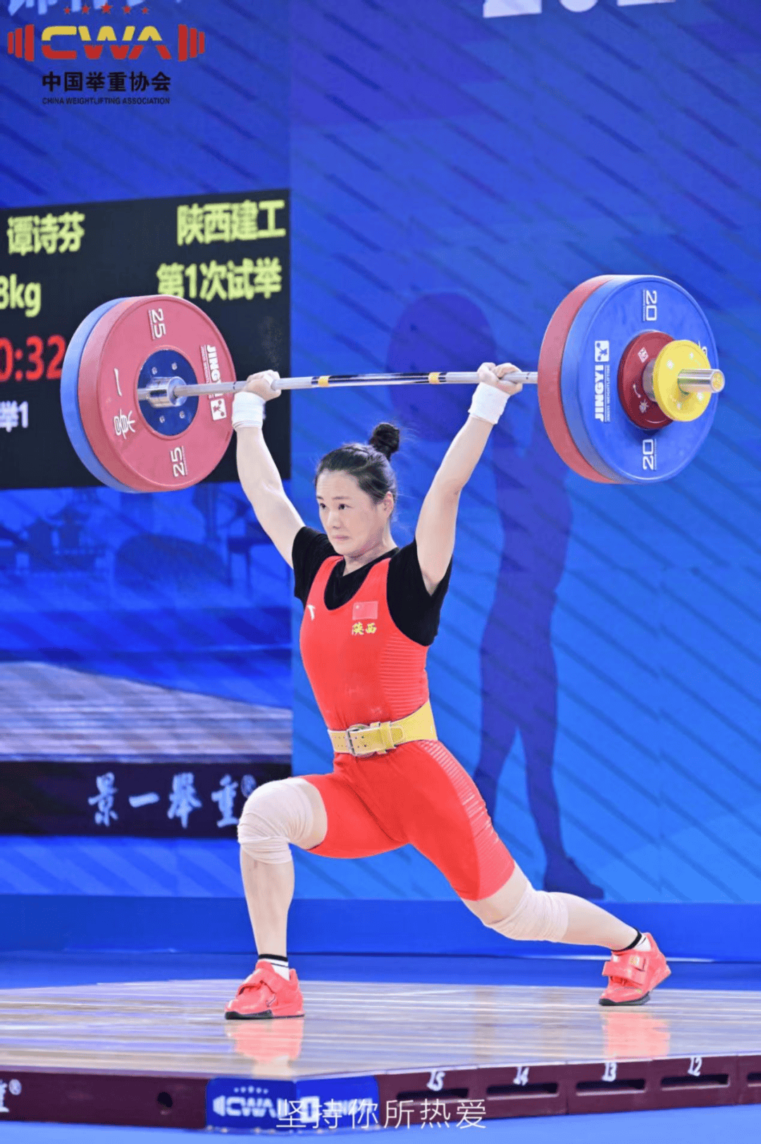 举重比赛中瑞士选手取得好成绩