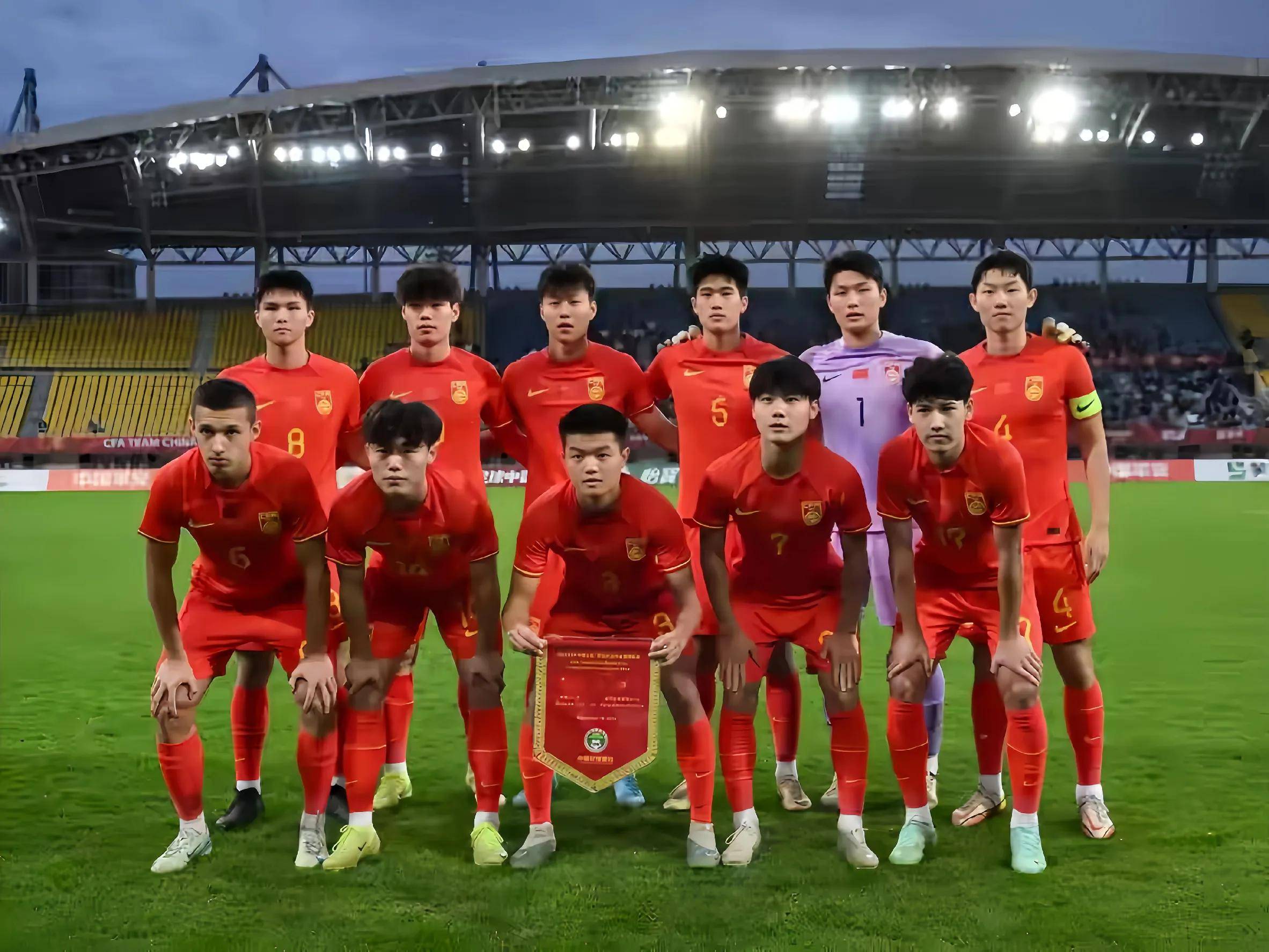 运动员们在比赛中战胜对手夺得胜利