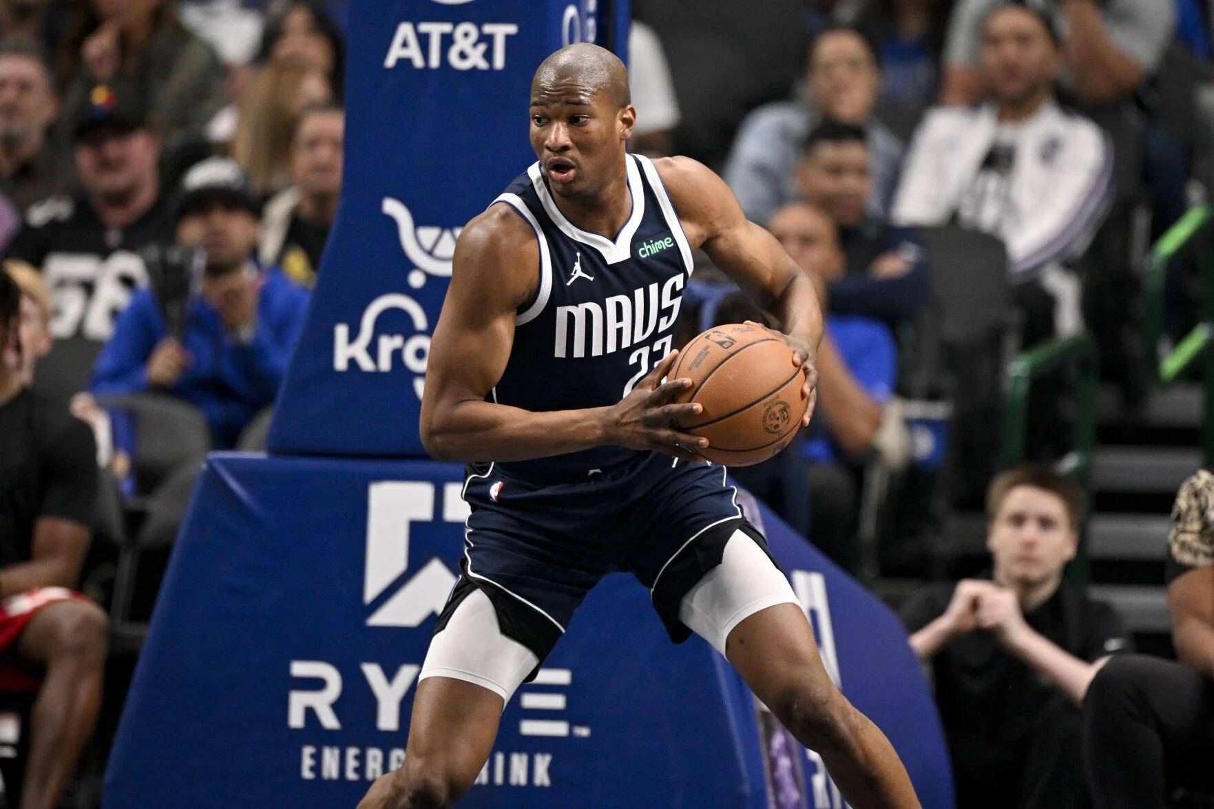 独行侠关键时刻致命失误，客场遭雄鹿逆袭