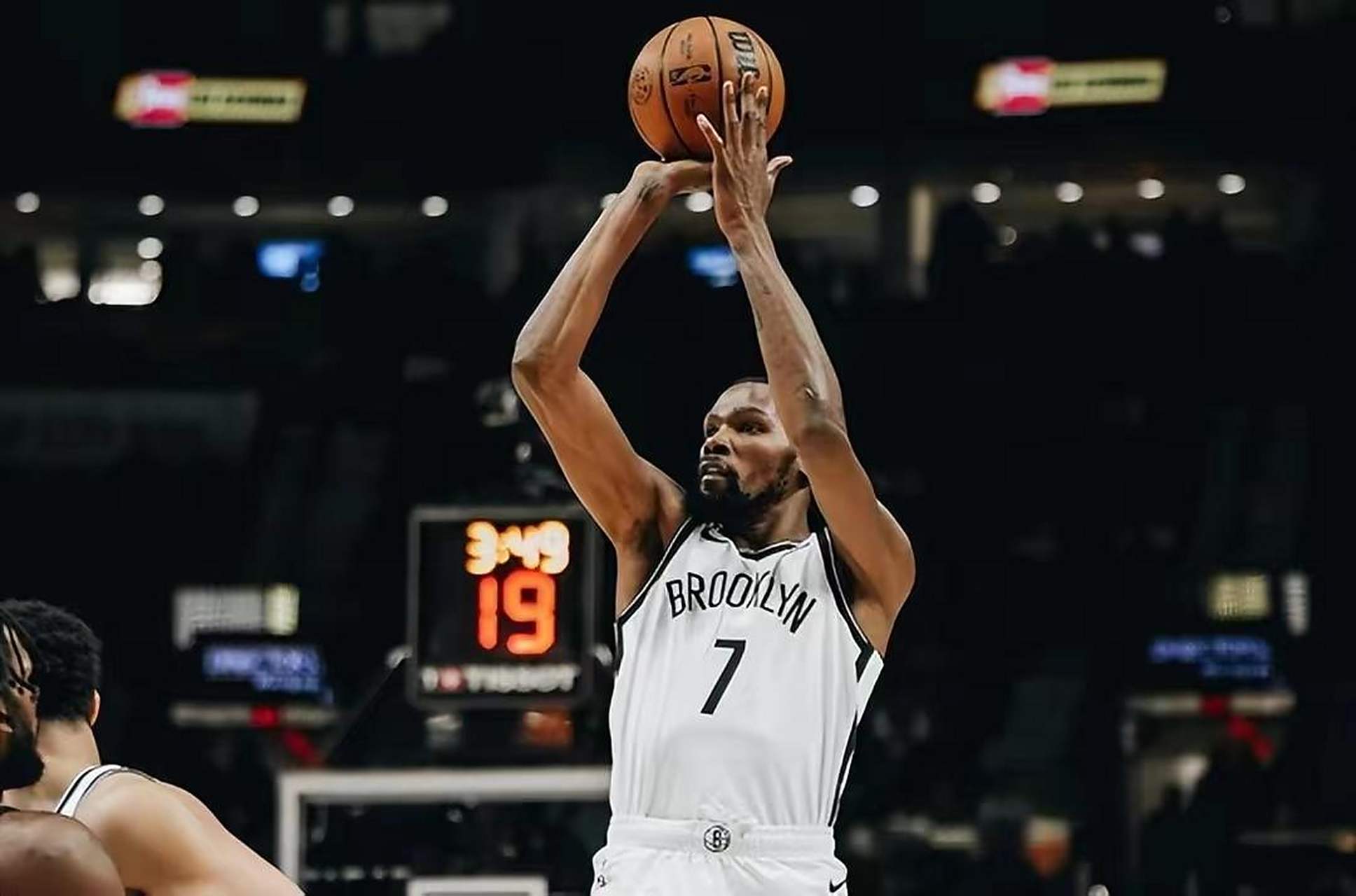 NBA巨星秦晋晋加盟国家队，为国际球赛壮行助力