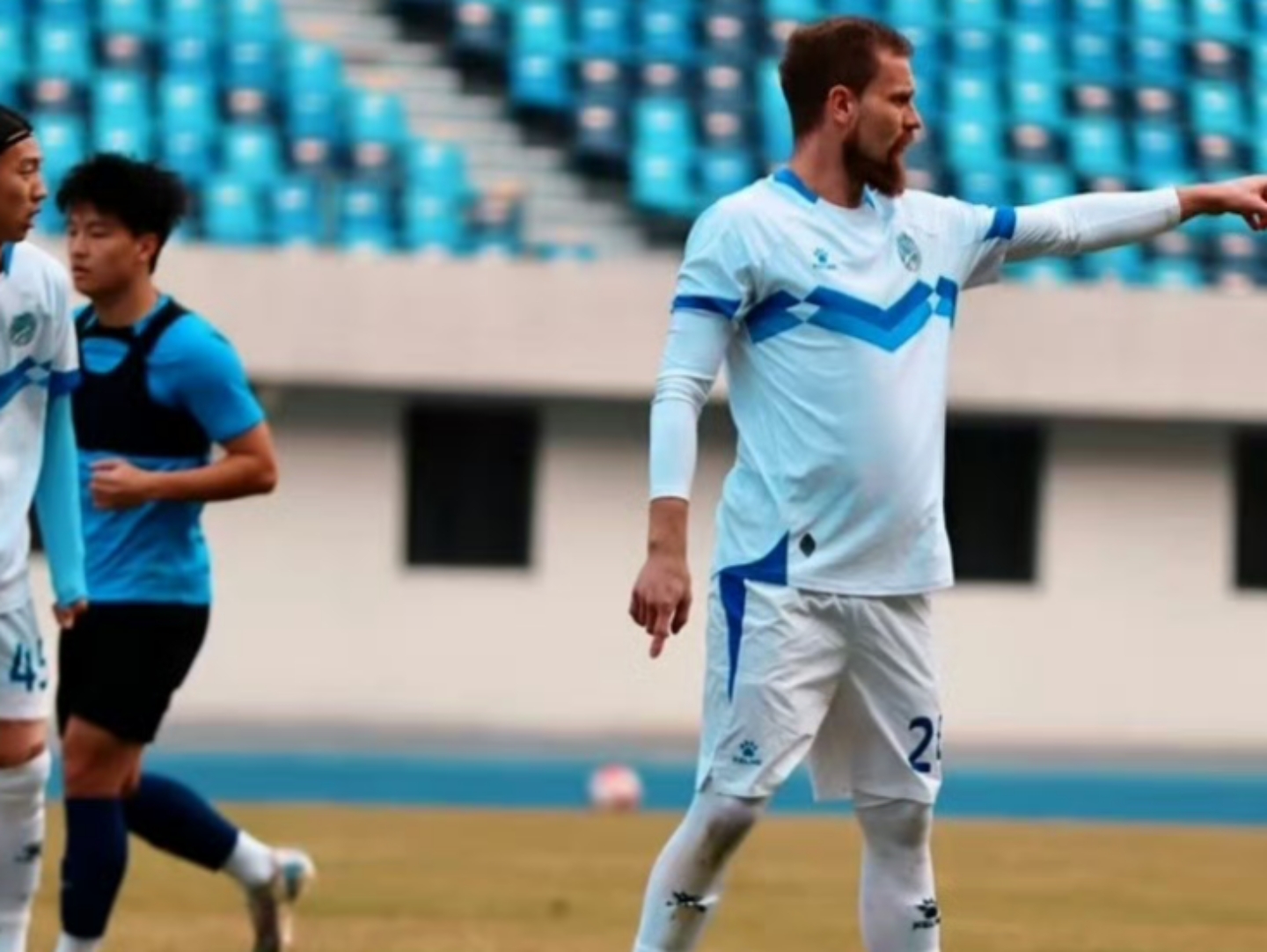 比赛节奏紧凑，球队整体表现令人满意