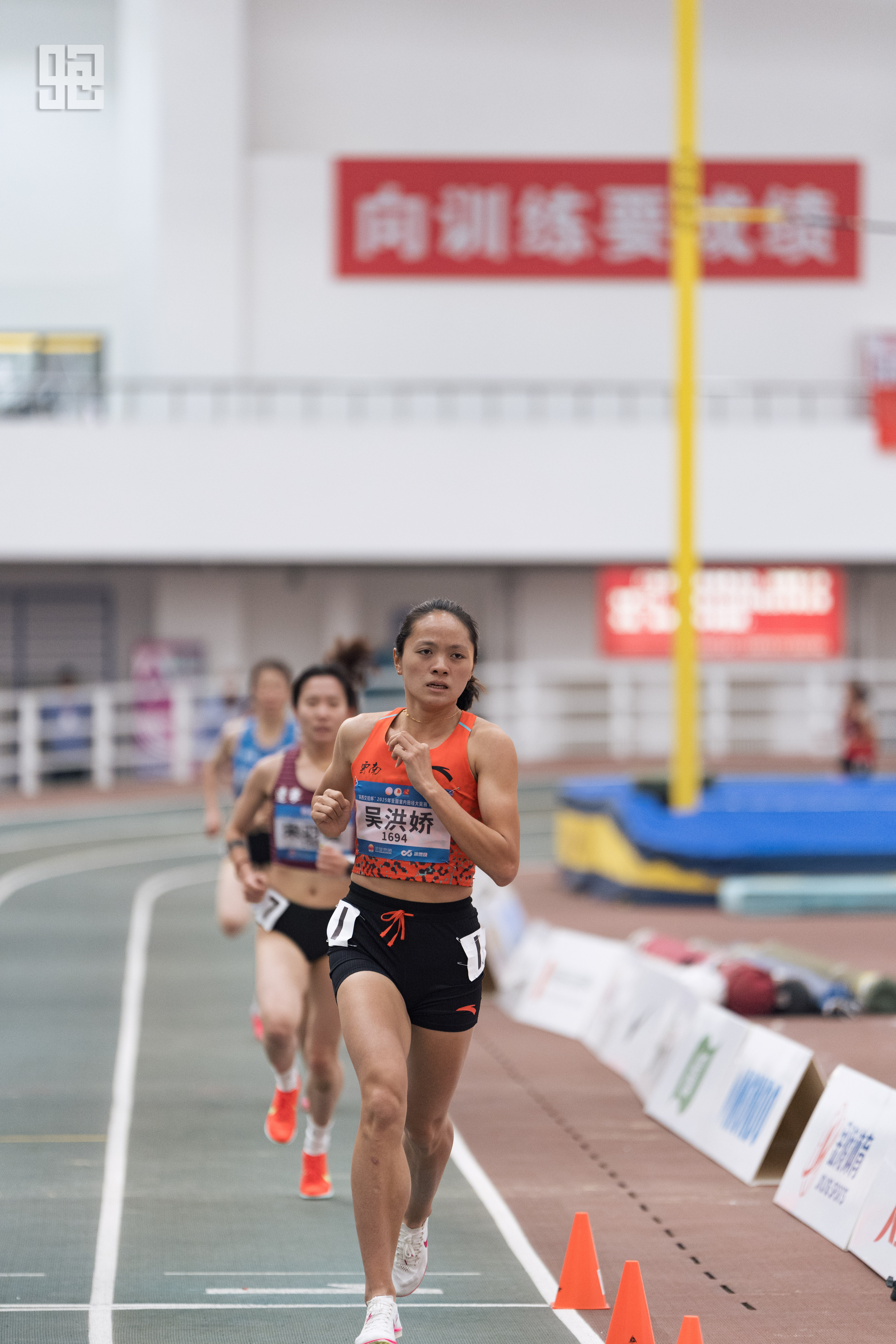 世俱杯分组-田径比赛冠军诞生，选手夺魁欢腾之际