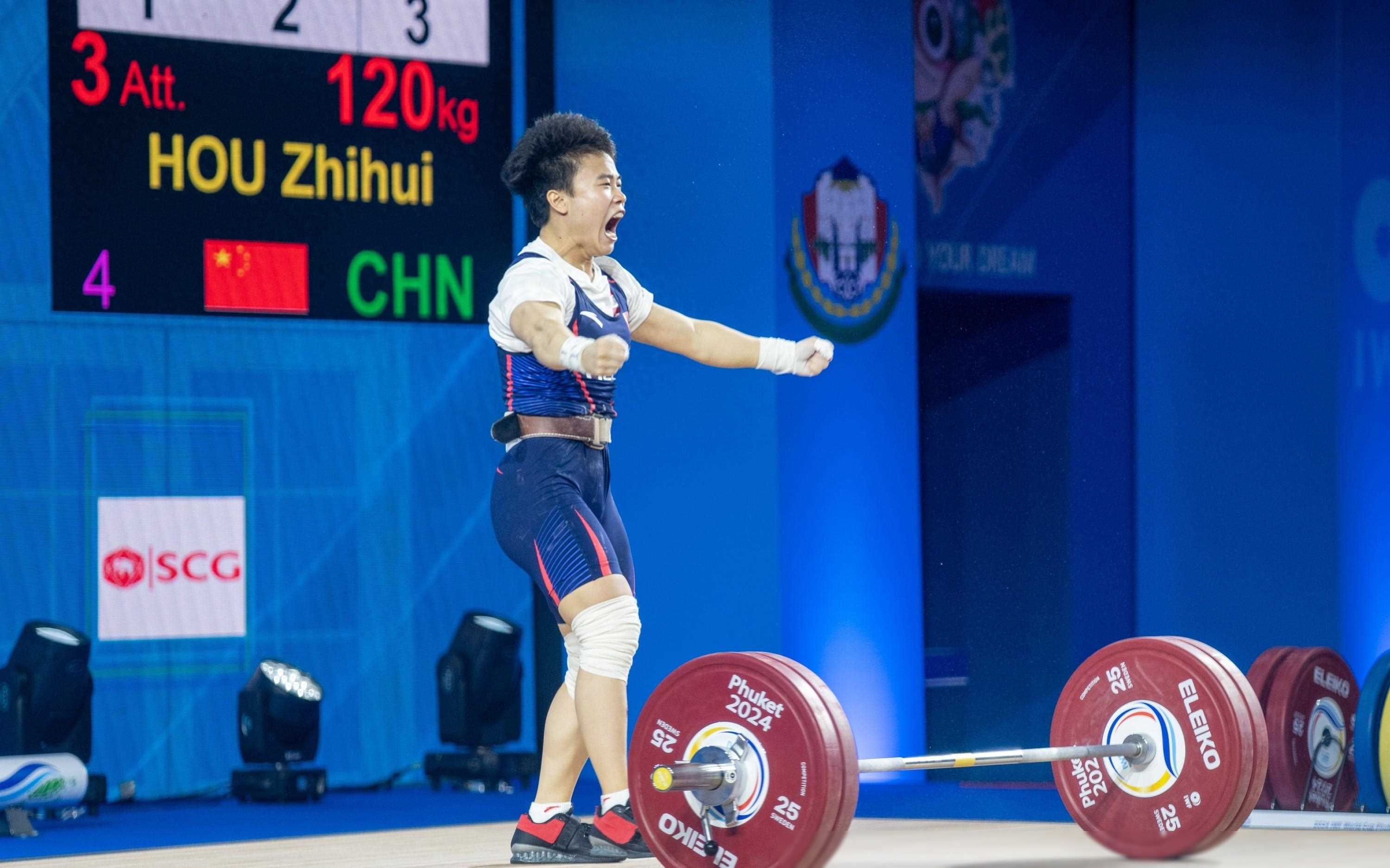 德国举重选手打破男子77公斤级世界纪录，力量惊人