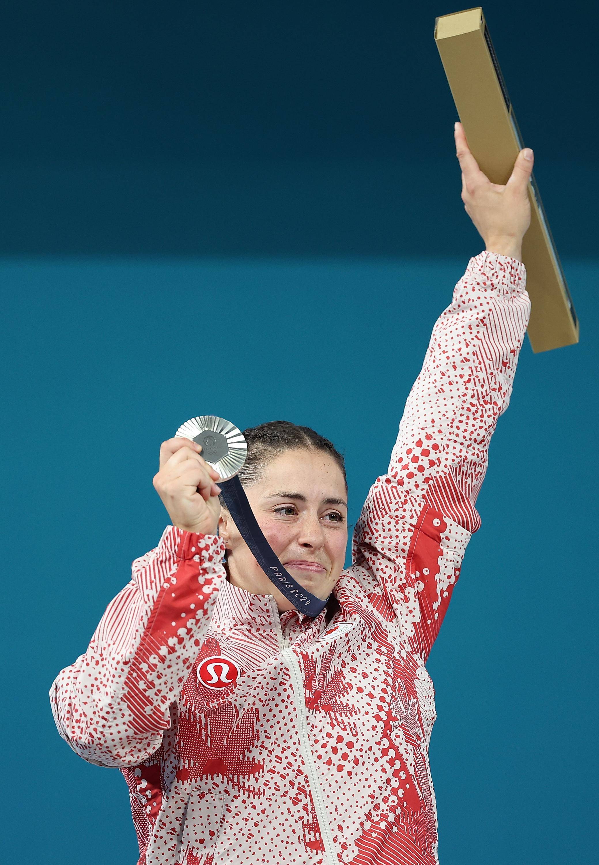 加拿大举重选手斩获金牌，漂亮收官