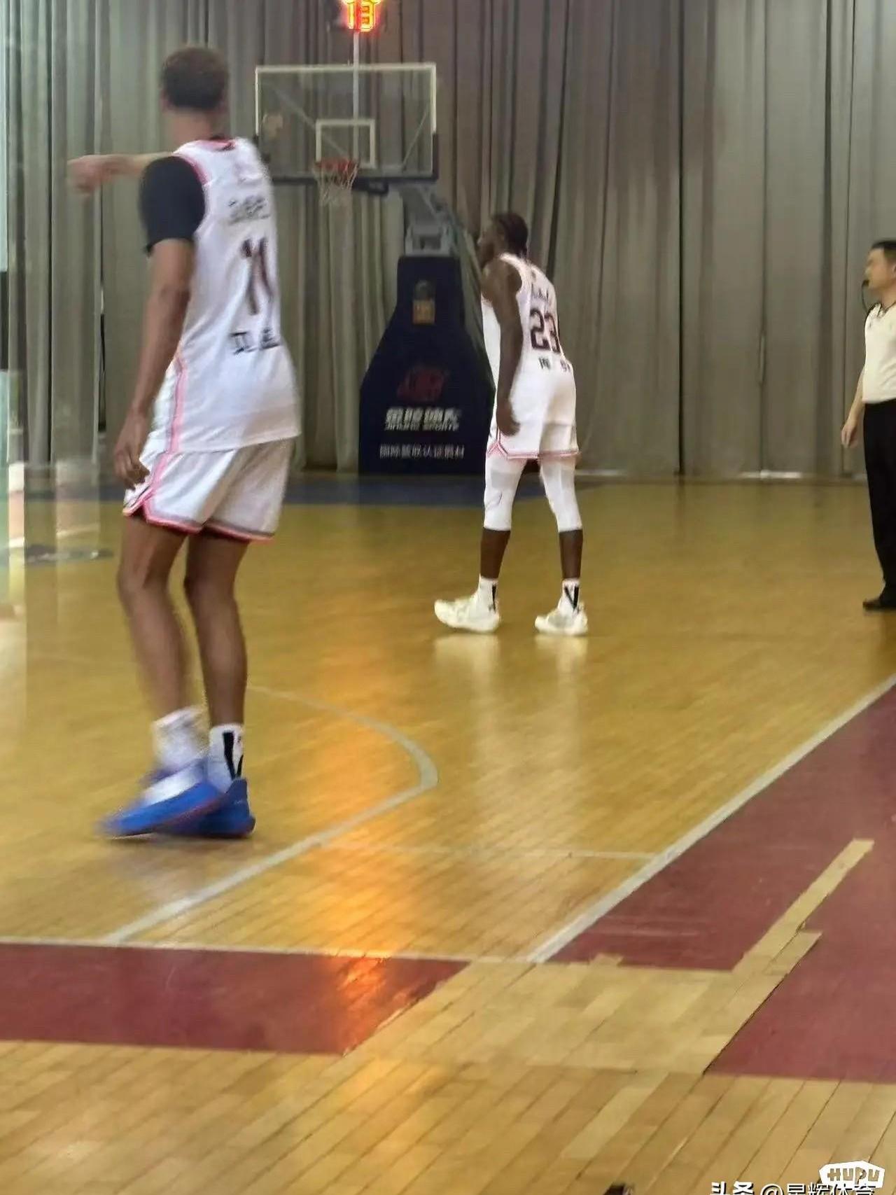 独家报道：球队秘密训练备战大赛