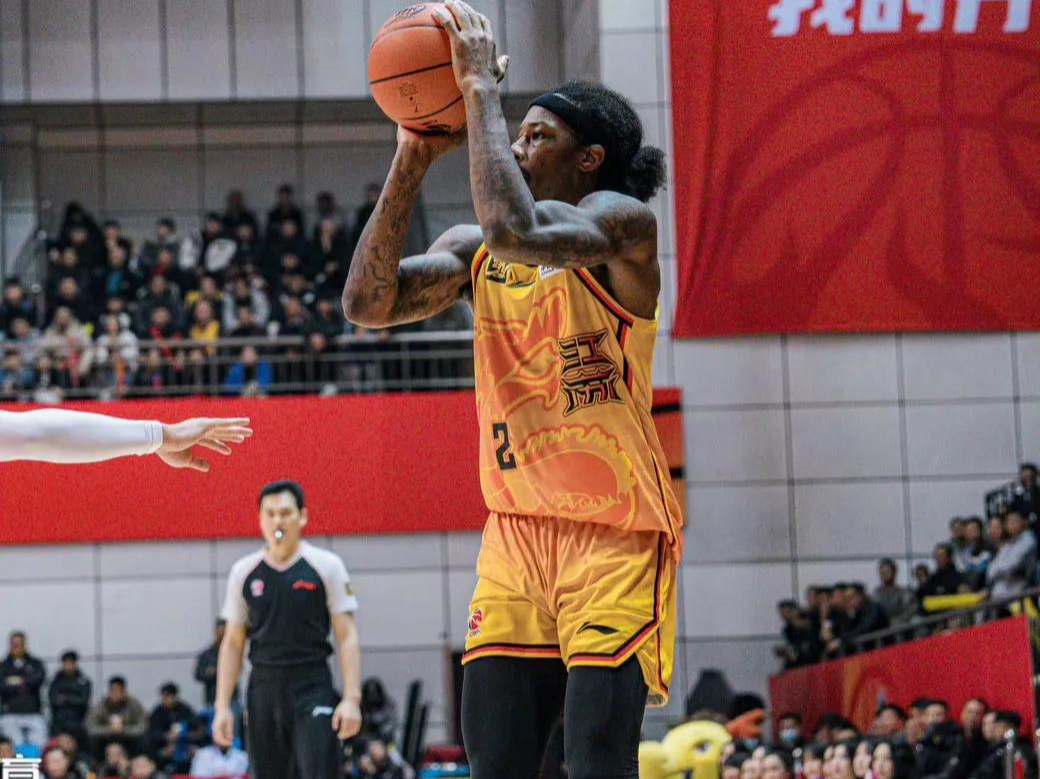 世俱杯改制-江苏队关键时刻爆发，反超对手取得胜利