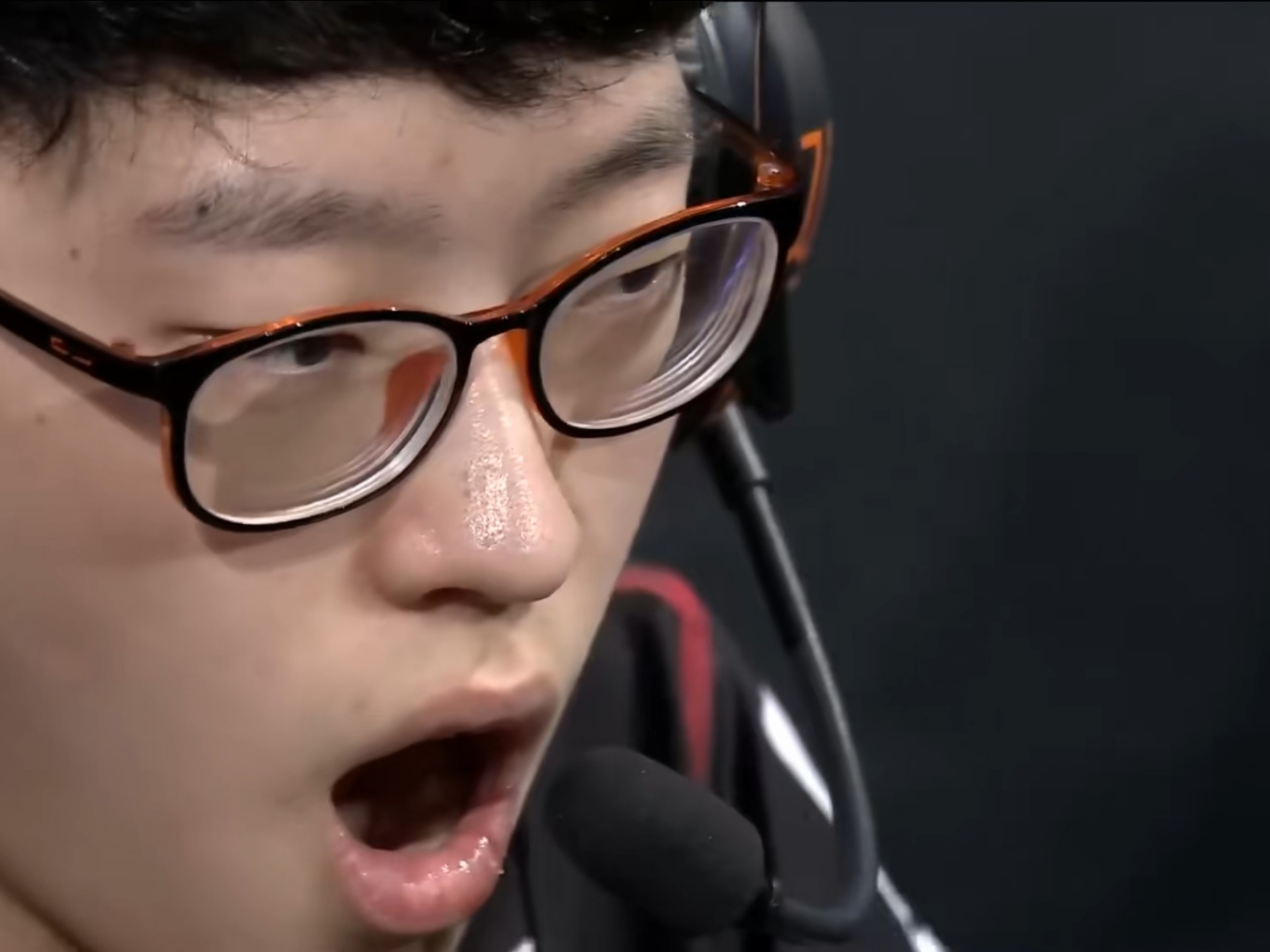 包含RNG碾压100T，Scout关键团战开团秒人宿命之战成都决赛之夜，锁定晋级资格的词条