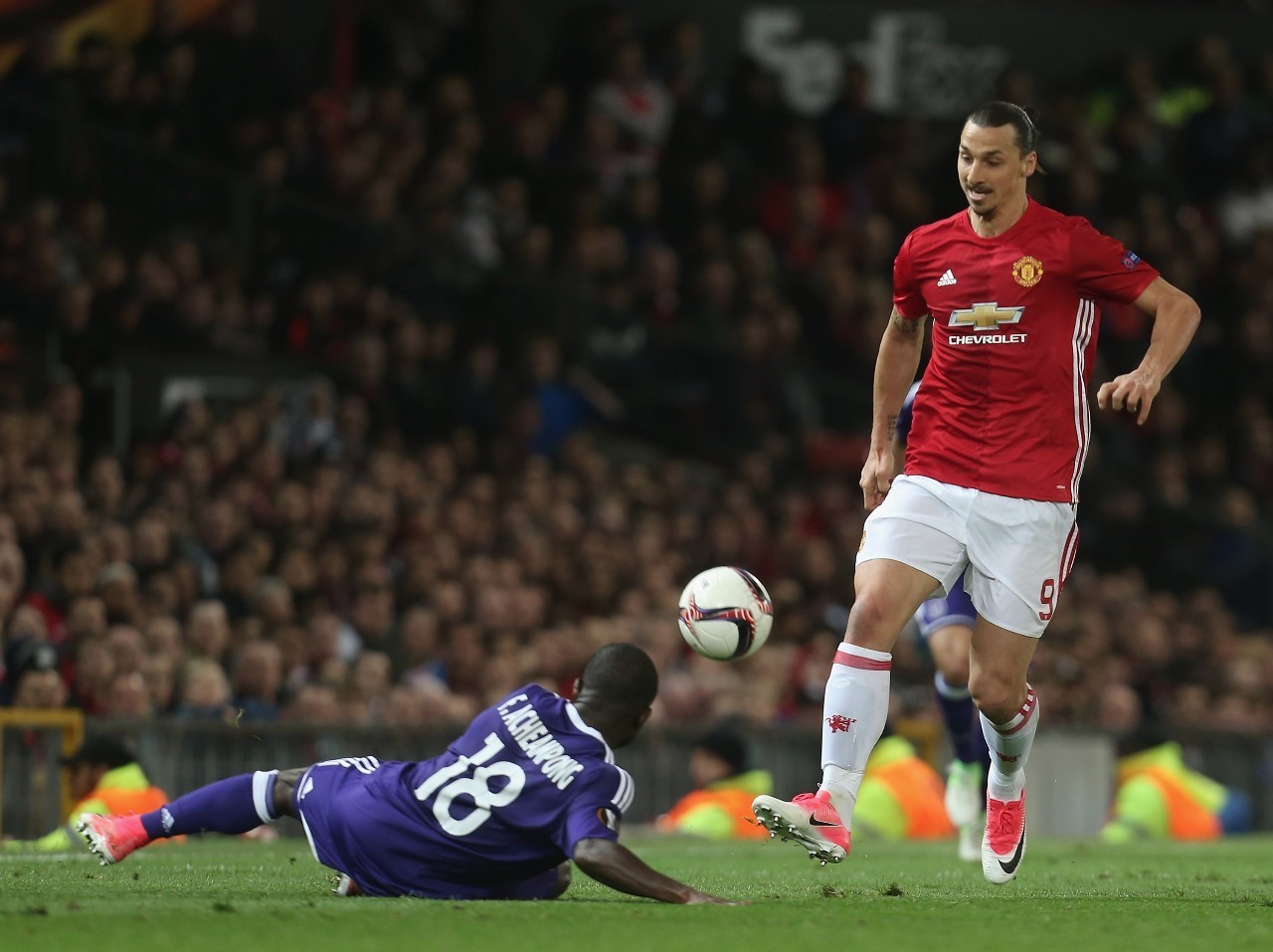 世俱杯直播-MAD横扫V5，Peanut操刀奇招英雄翻盘鏖战多局淘汰赛，强势挺进下一轮的简单介绍