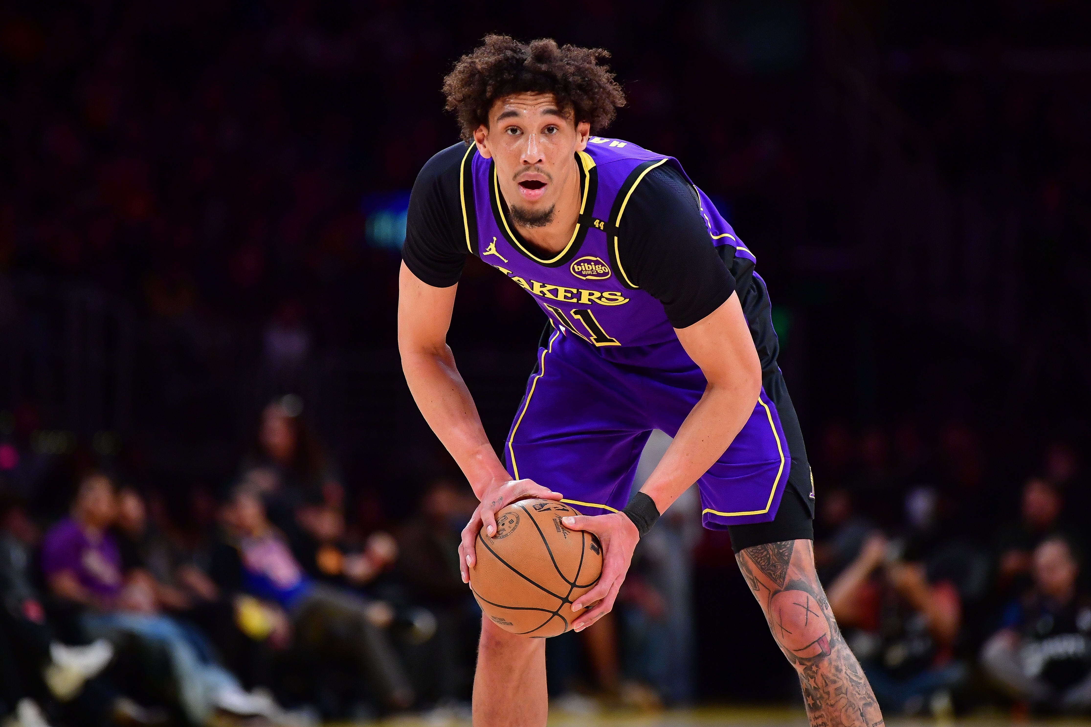 世俱杯改制-湖人客场险胜魔术，保持不败纪录