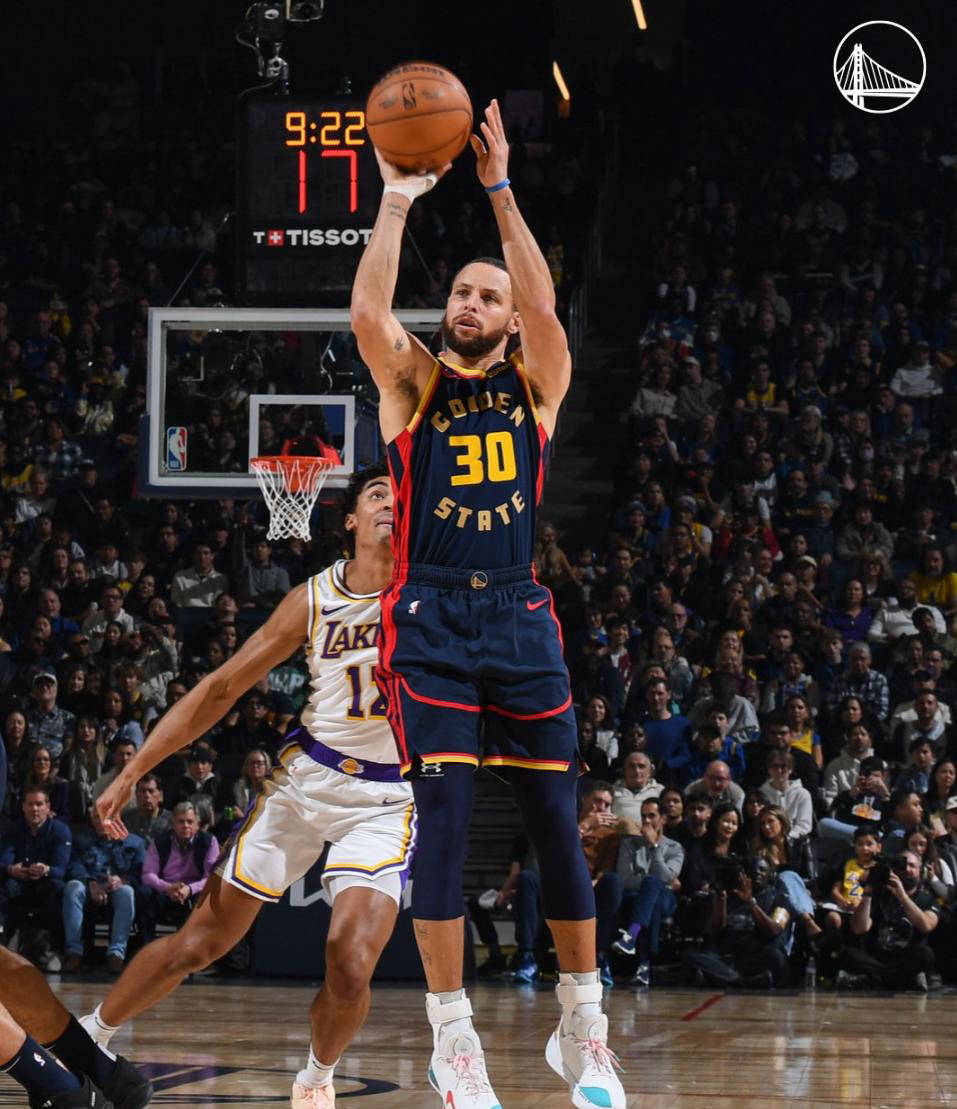 勇士队新赛季意外连败，库里状态低迷