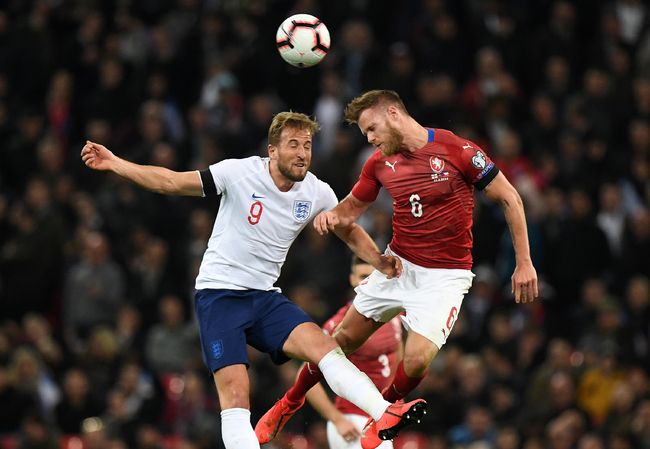 世俱杯改制-捷克遭遇败绩英格兰，小组出线形势动摇不定的简单介绍