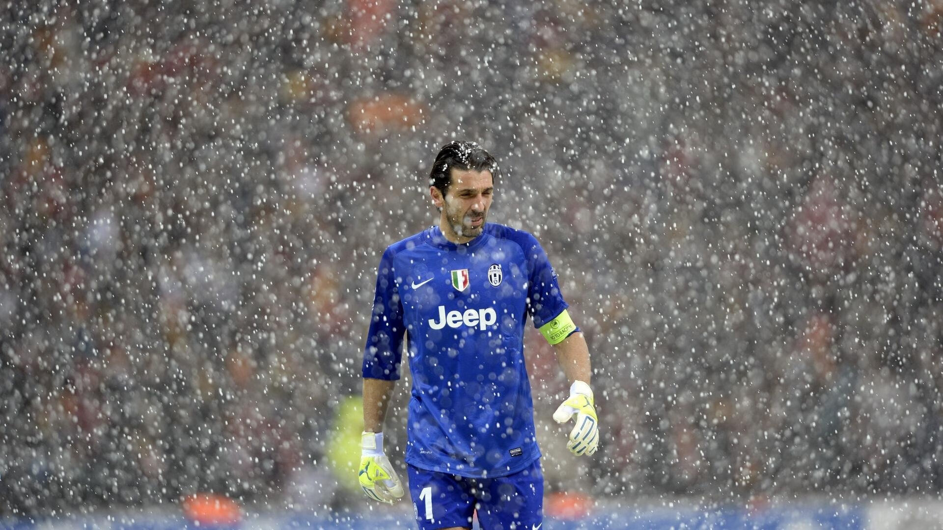 世俱杯决赛-亚洲铁闸对决欧洲豪门,富安健洋的孤岛式防守如何照亮皇马的战术压制